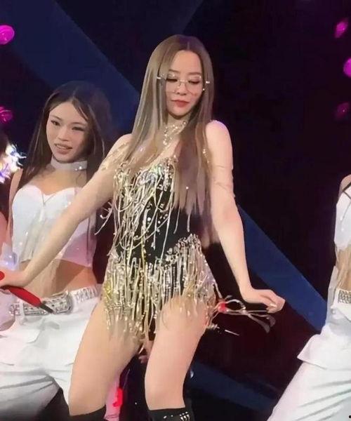 明星的顶胯,揭秘顶胯舞动中的魅力瞬间