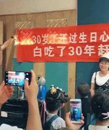 地摊女友爆料视频播放,揭秘背后惊人真相