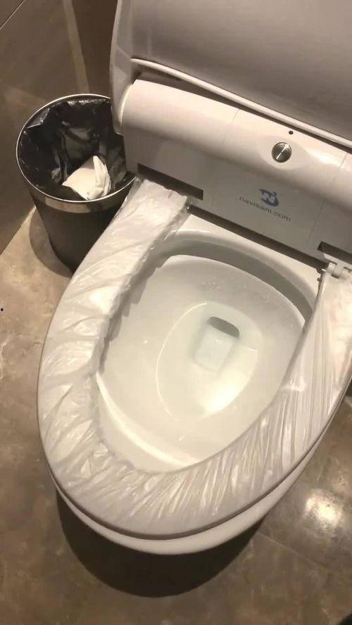 网红打卡厕所门打不开,打卡还是体验？