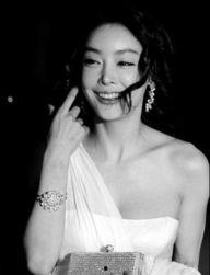 明星烧炭自杀,明星离世之谜，烧炭自杀事件引发深思